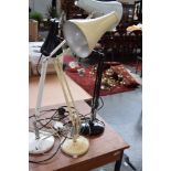 A cream Anglepoise desk lamp (af)