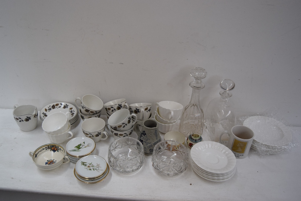 A mixed lot of glassware and ceramics including Royal Arden,