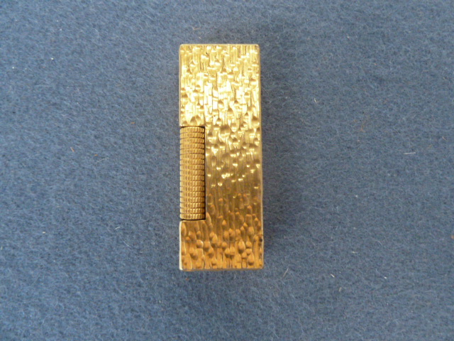 A Dunhill gold plated bark textured lighter 6.5 x 2. - Image 2 of 2