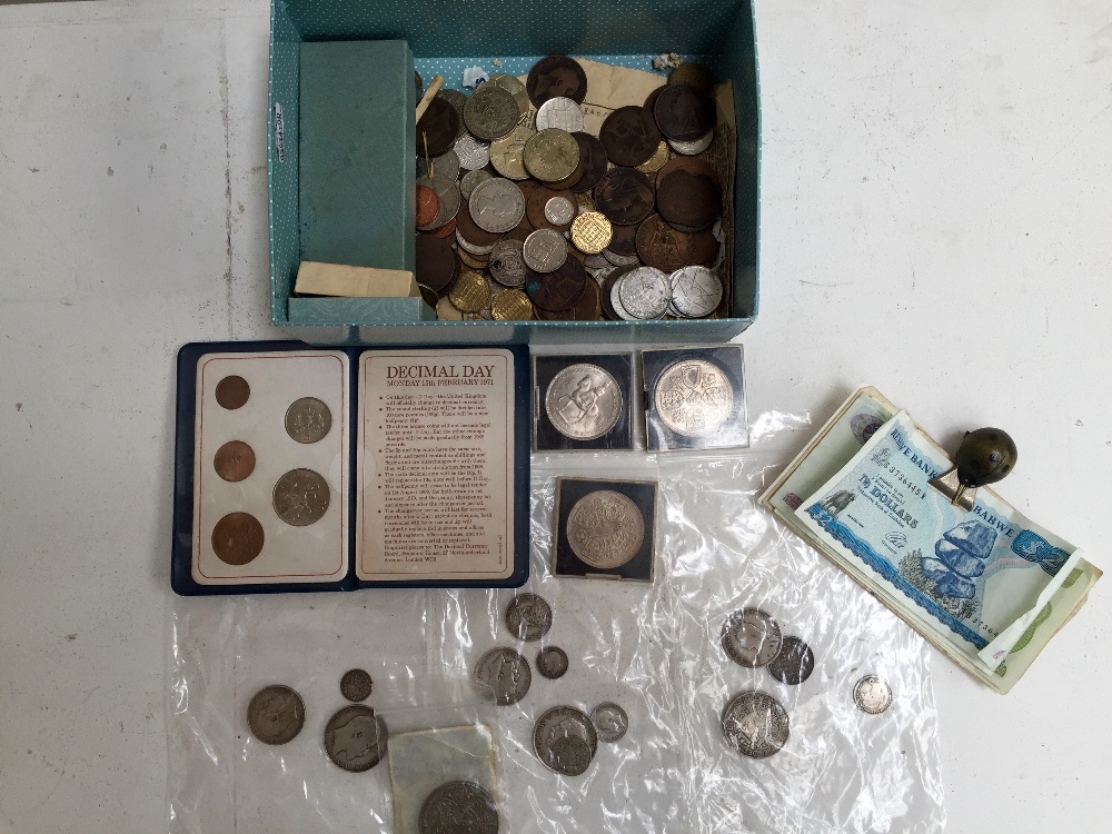 A collection of coins and Bank notes including: Queen Victoria one shilling 1886 F-VF £10,