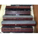 A selection of five 00 Gauge carriages LMS in marron from various maker such as Hornby, Grafar,