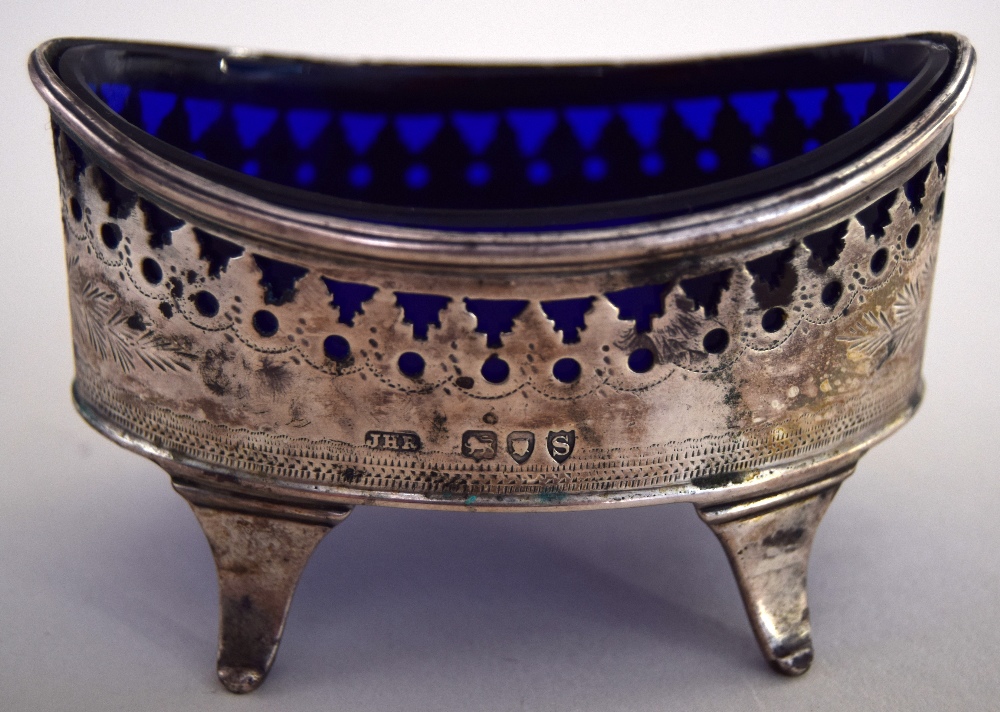 A Victorian silver plated bonbon dish with engraved decorations and swing handle by Thomas Bradbury - Image 2 of 2