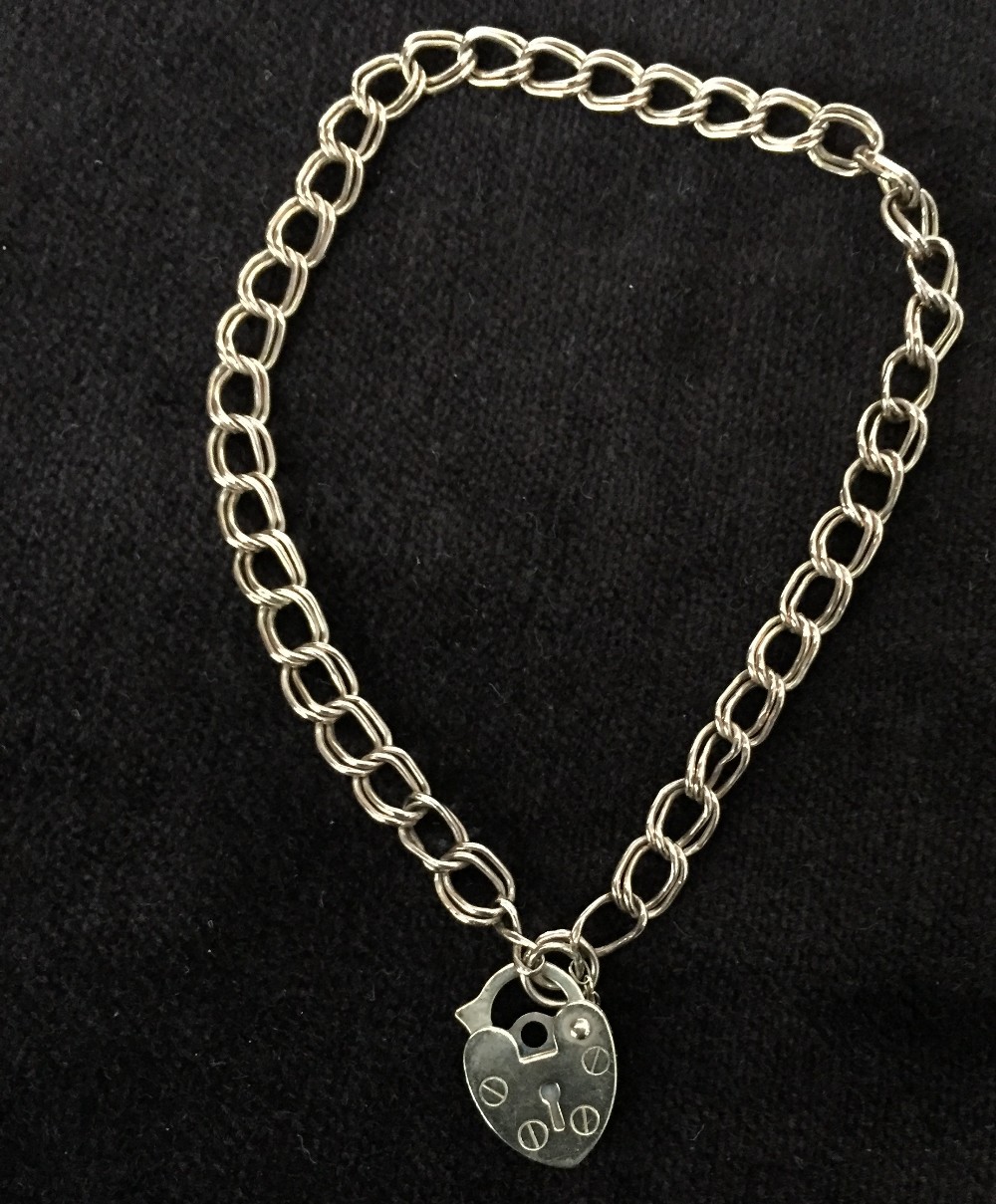 A 9ct double link chain with a heart shape lock pendant