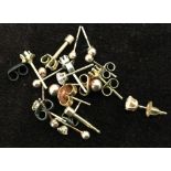 A small quantity of stud earrings some without back (18)