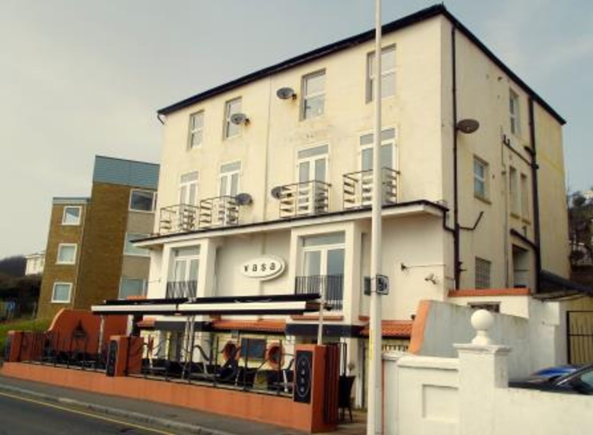 FOLKESTONE AREA - SEAFRONT RESTAURANT/BAR WITH FUNCTION ROOM AND TERRACE OFFERING POTENTIAL FOR C...