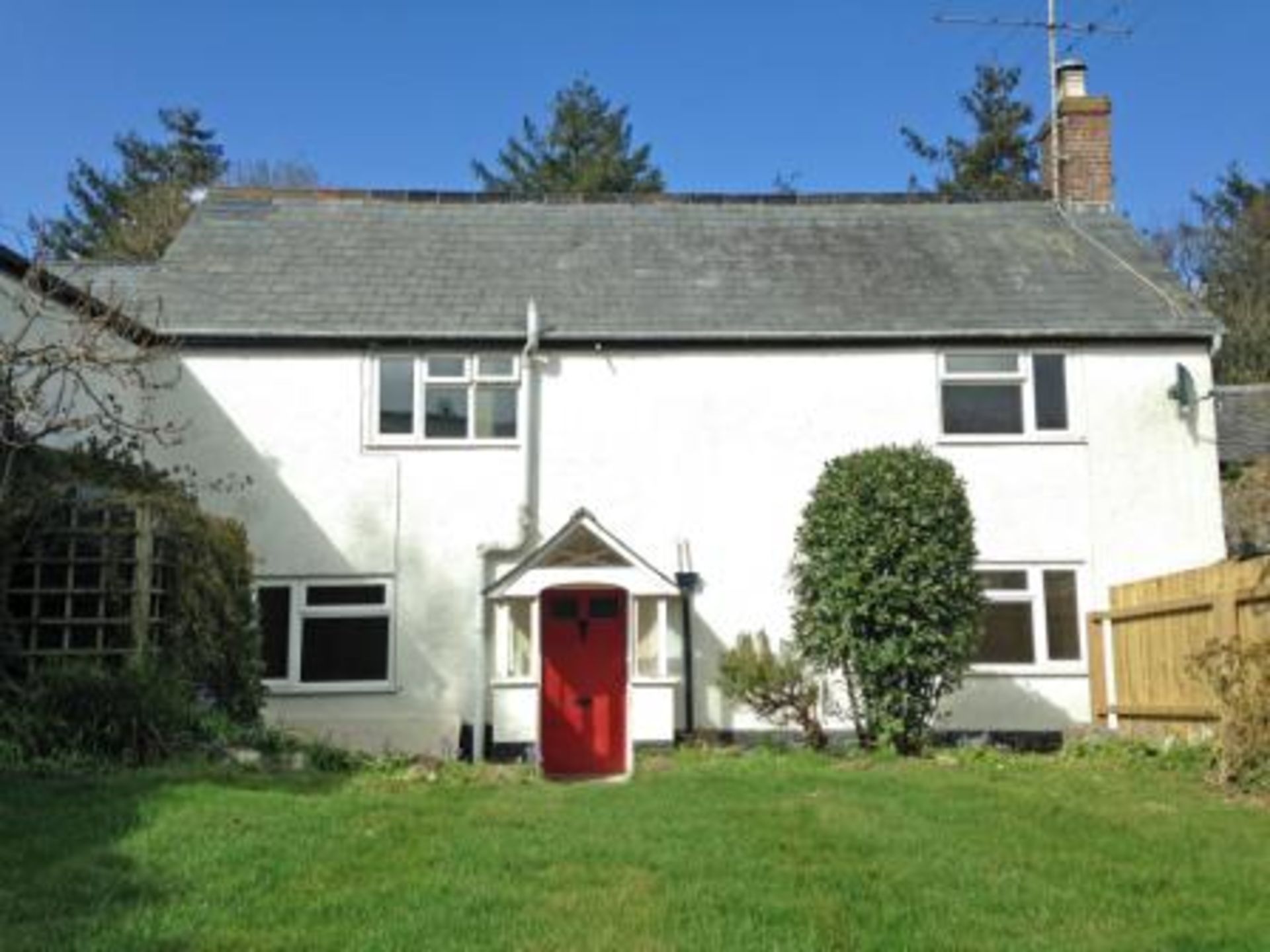 EAST DEVON - CHARACTER HOUSE FOR IMPROVEMENT IN FAVOURED VILLAGE