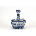A Chinese blue and white export ware bulb vase, 19/20th Century,