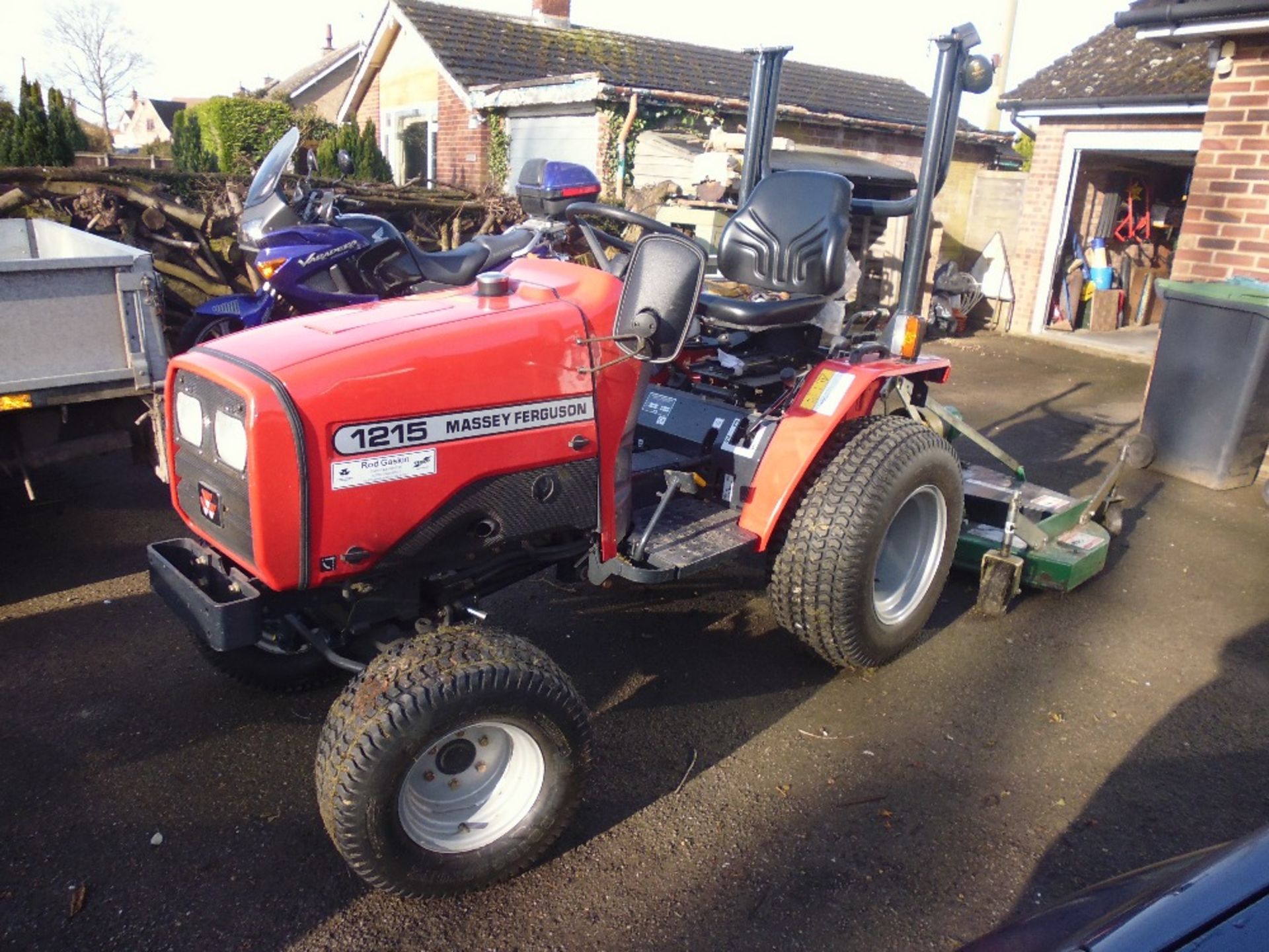 Massey Ferguson 1215 4WD compact tractor. 147 hours. Serial number N-V4902. 29 x 12.00-15. - Image 6 of 8