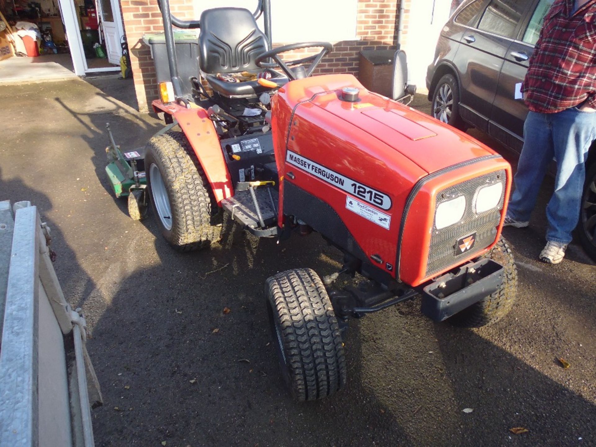 Massey Ferguson 1215 4WD compact tractor. 147 hours. Serial number N-V4902. 29 x 12.00-15. - Image 7 of 8