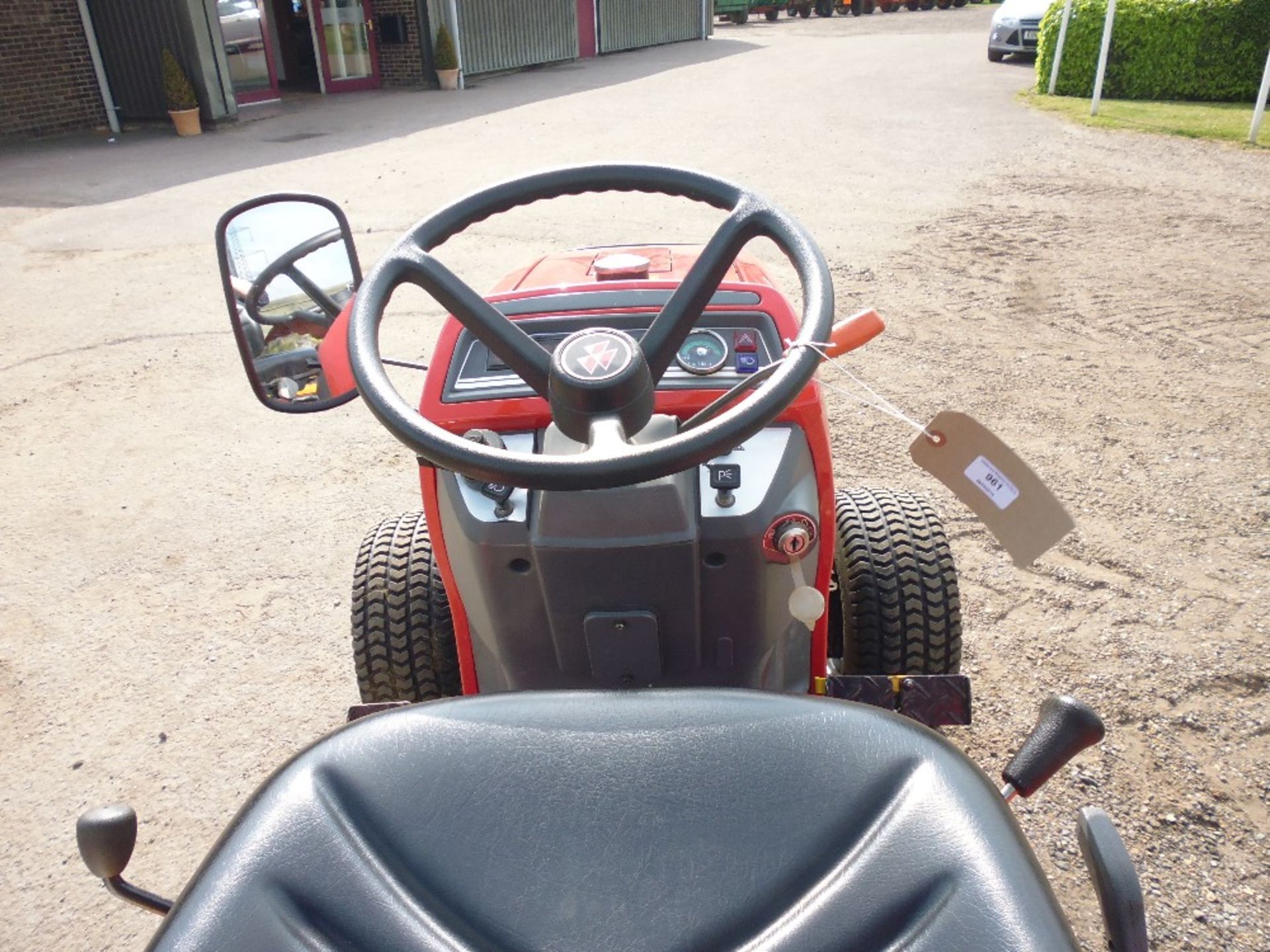 Massey Ferguson 1215 4WD compact tractor. 147 hours. Serial number N-V4902. 29 x 12.00-15. - Image 5 of 8