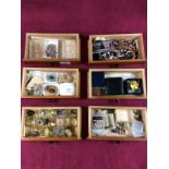 A pine jewellery chest and contents of various costume jewellery