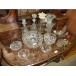 A quantity of glassware to include a fruit bowl, v