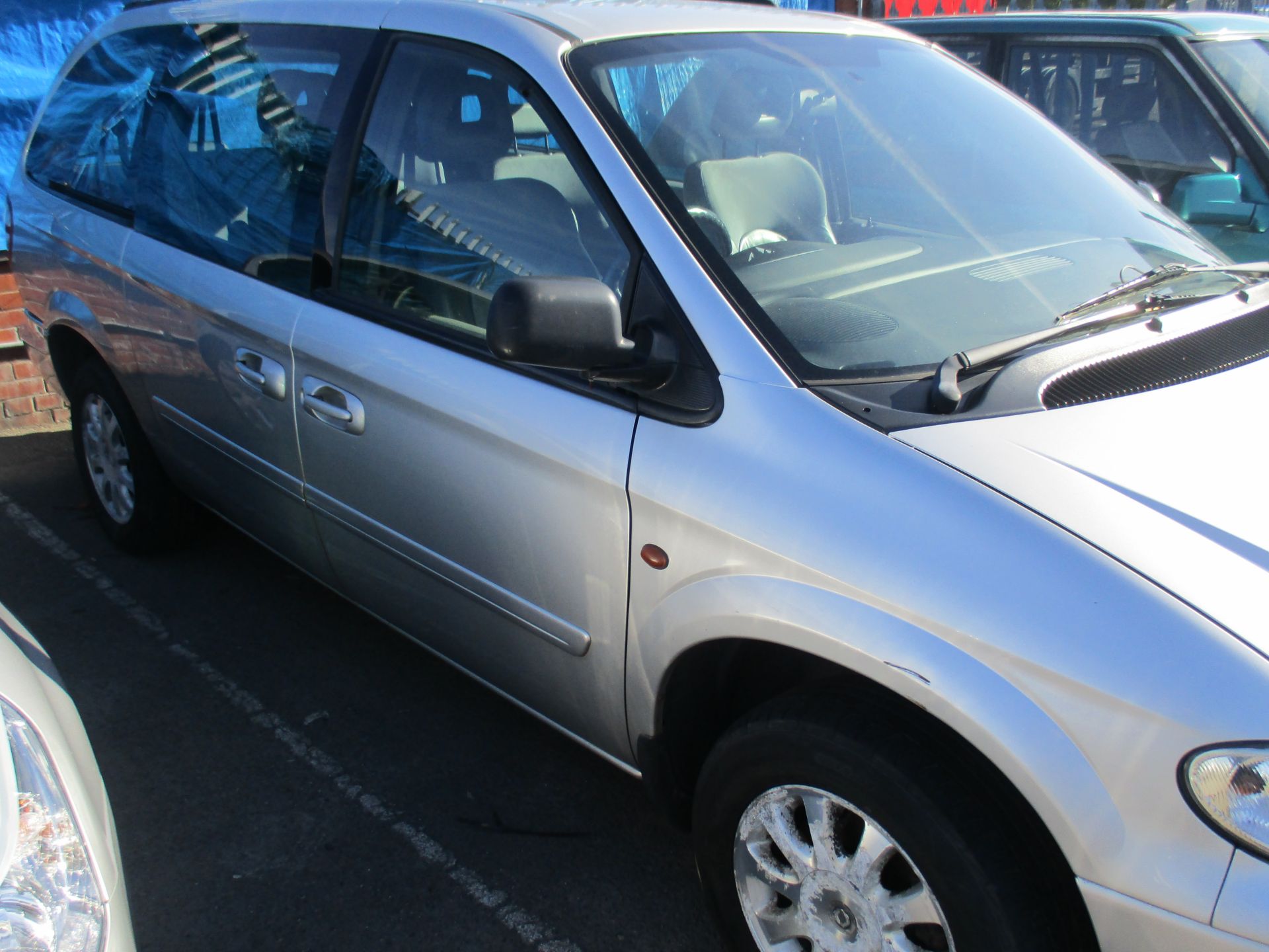 CHRYSLER GRAND VOYAGER CRD LX 2.5L ESTATE - diesel - silver Reg No MK04 RDV Rec Mil 138,829+as at 3. - Image 3 of 3