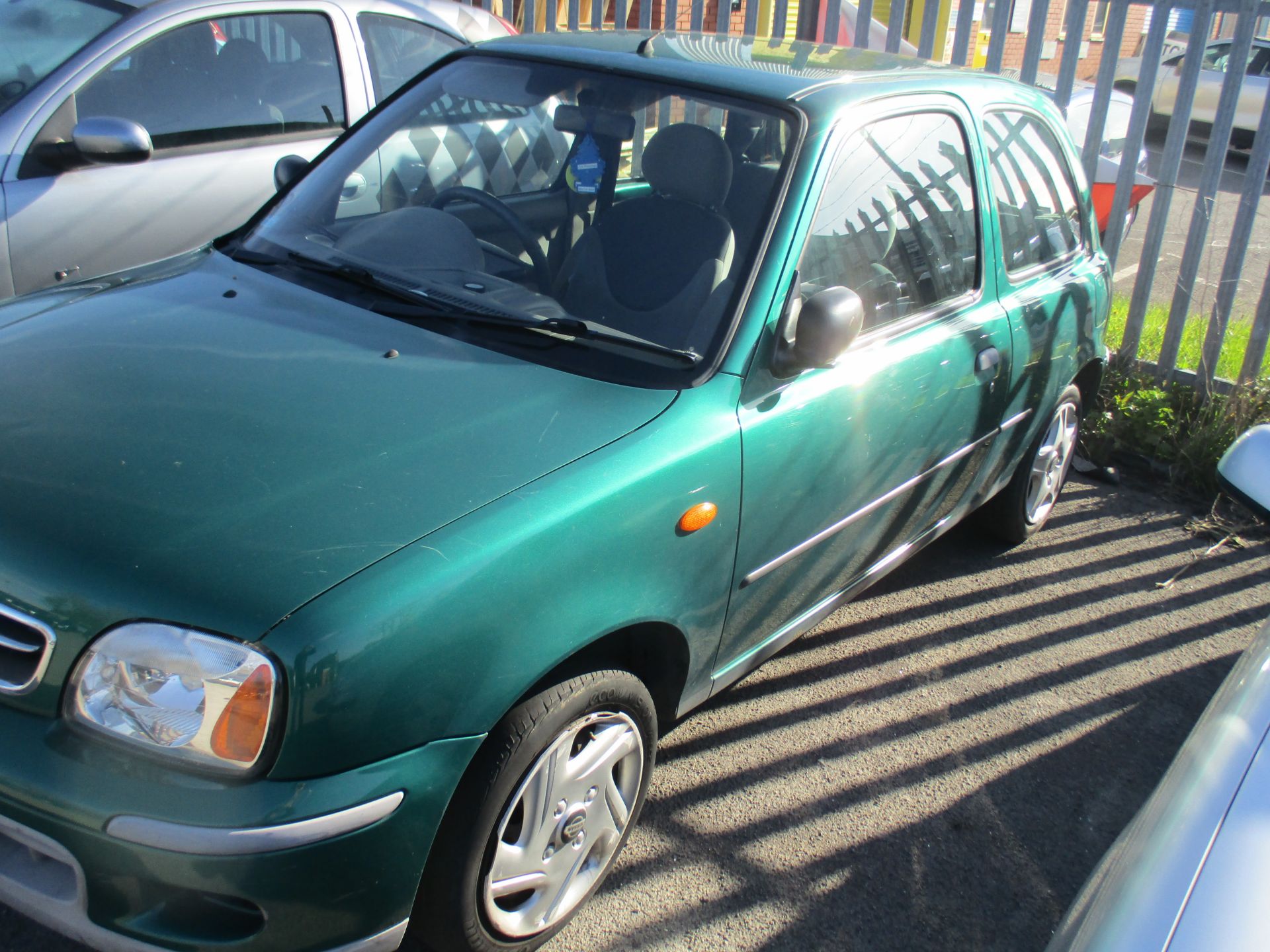 NISSAN MICRA S 1.0L 3 DOOR HATCHBACK - petrol - green Reg No YB02 XLD Rec Mil 88,199+ 1st Reg 21.6. - Image 2 of 3