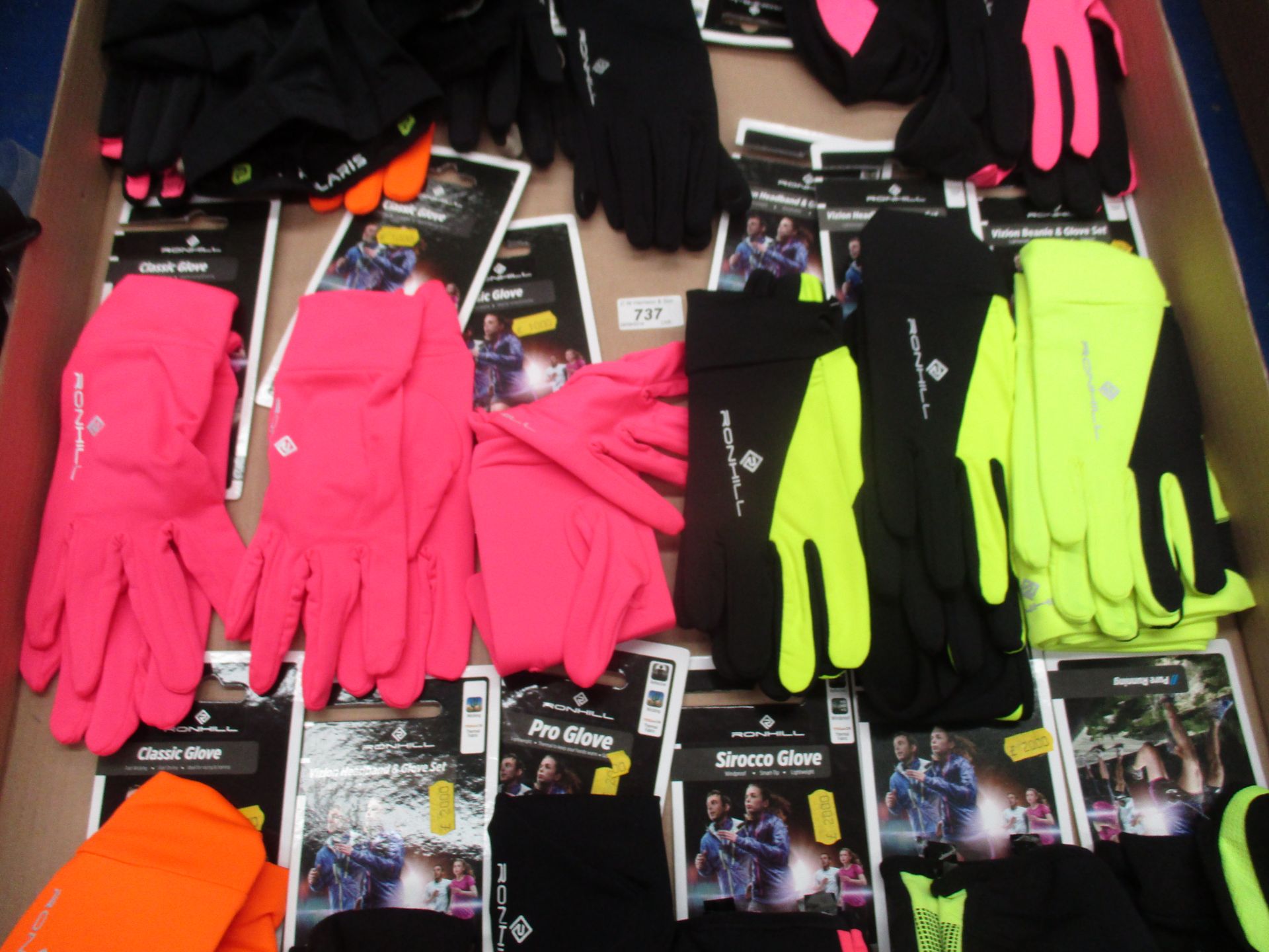 21 x items - mainly Ron Hill and BBB running gloves,