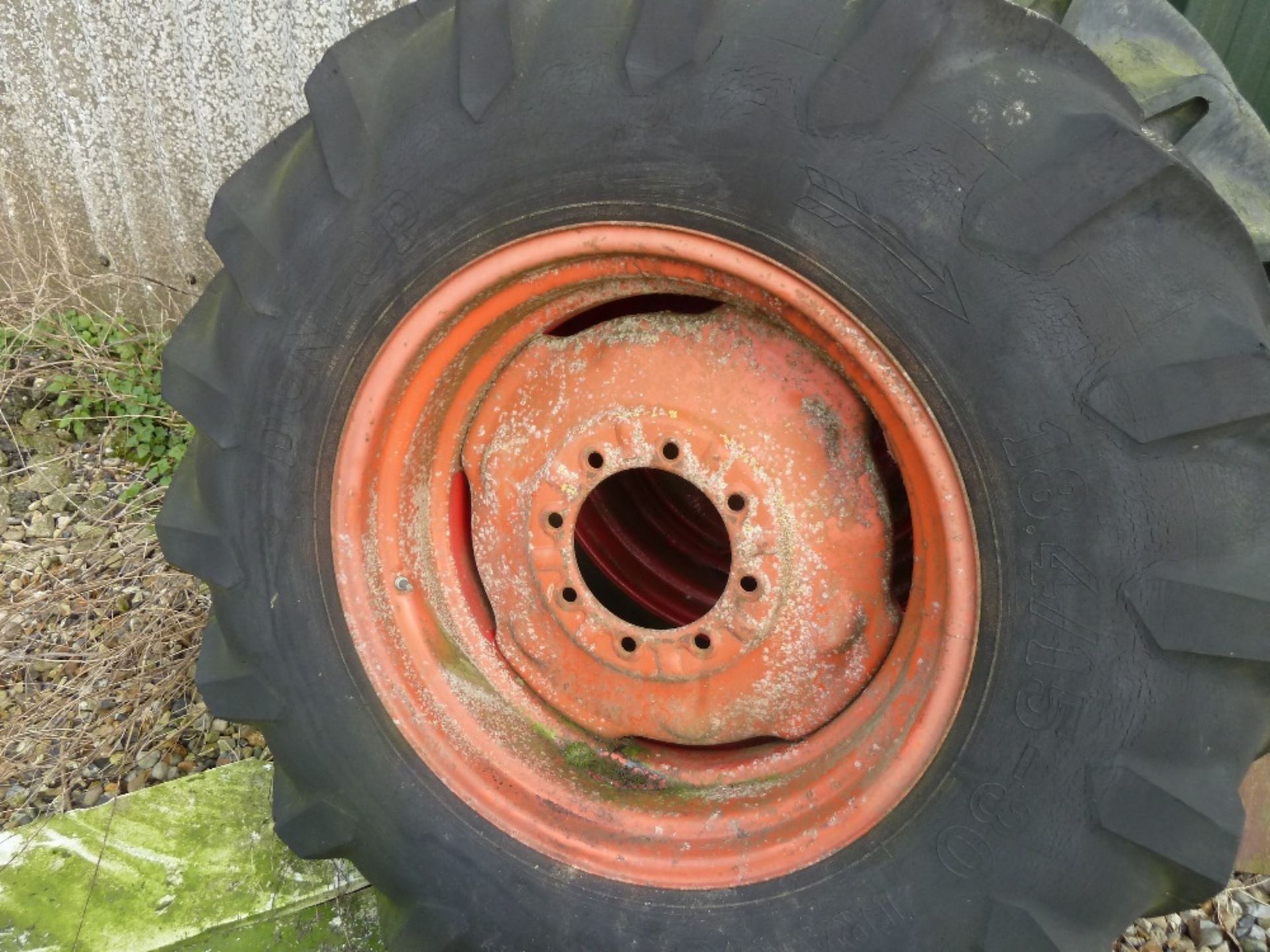 Pair of wheels and tyres. 18.4/15 - 30

Stored near Burston. - Bild 2 aus 2