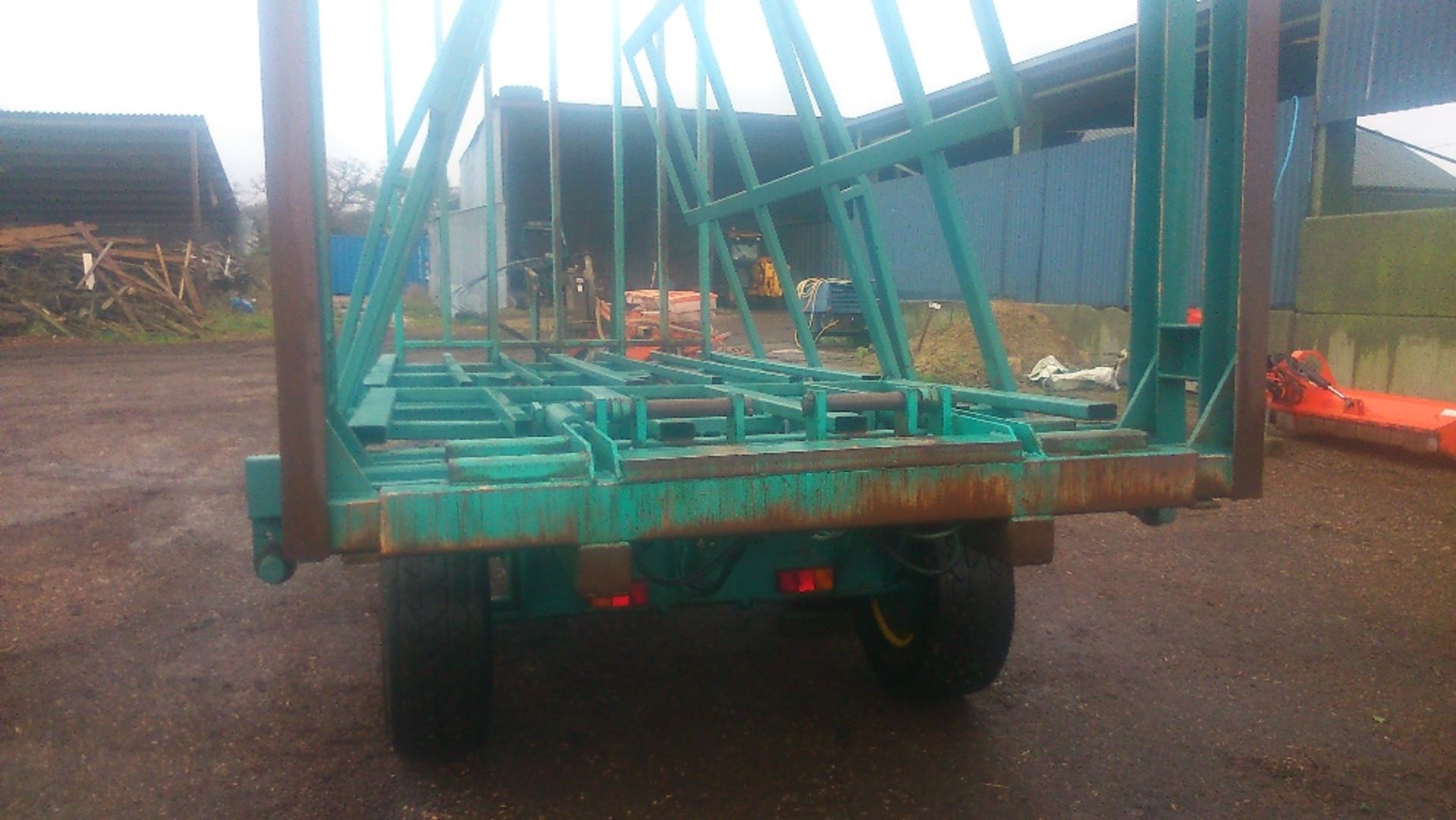 Armstrong and Homes bale accumulator used for midi bales but with inserts to take other sizes. - Image 4 of 4