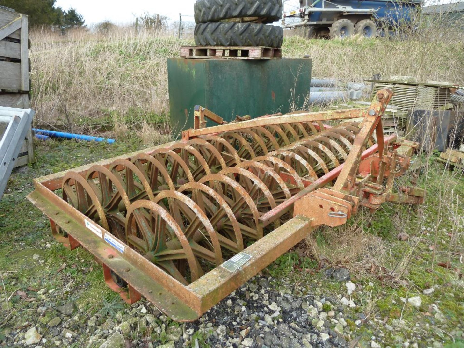 Kverneland 3m furrow press for 6 furrow plough. Comes with arm. Serial 2898/0397.