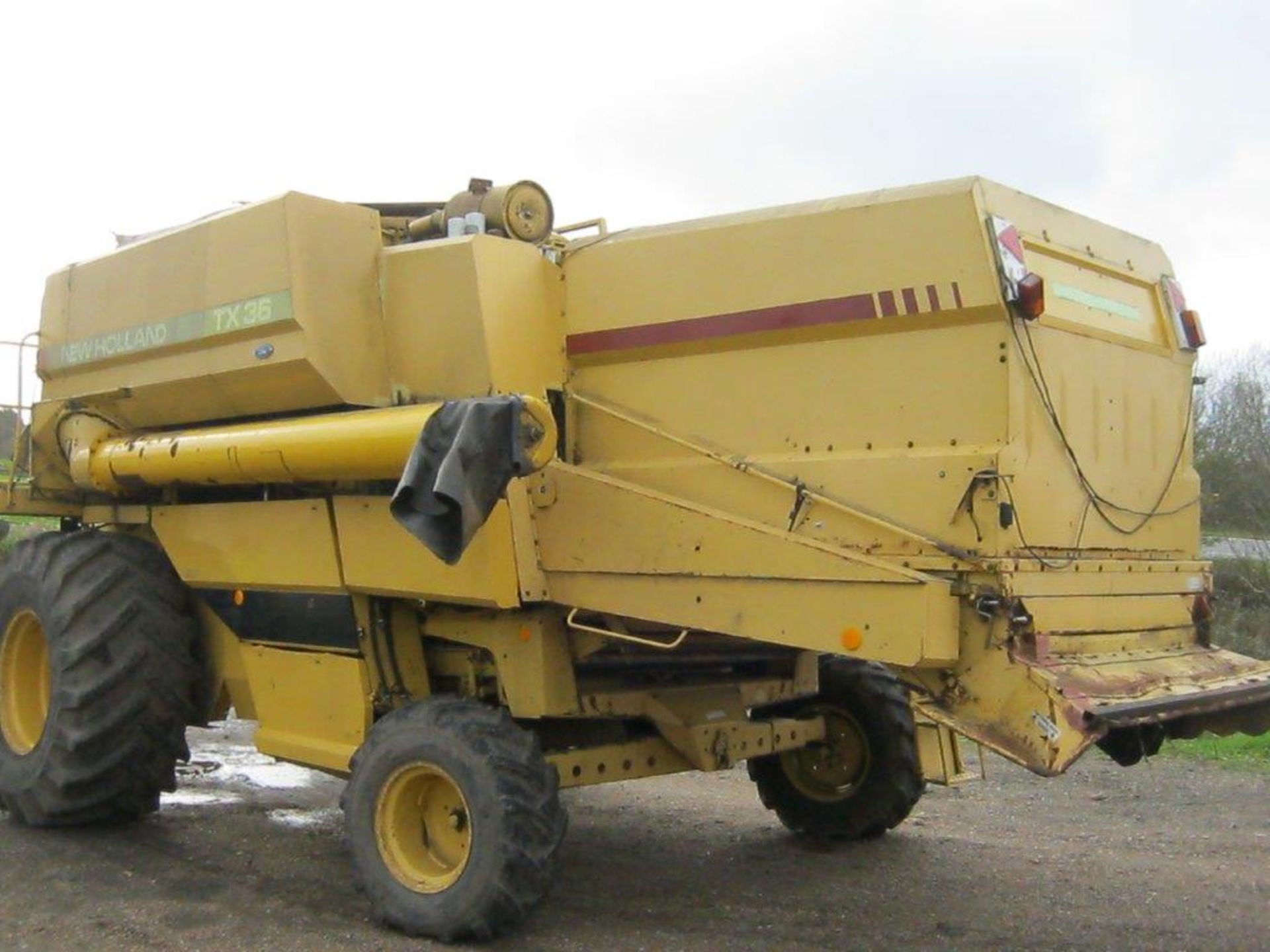 New Holland TX36sl, 1993, 3500 hours, self levelling sieves, hydrostatic drive, straw chopper, - Image 2 of 10