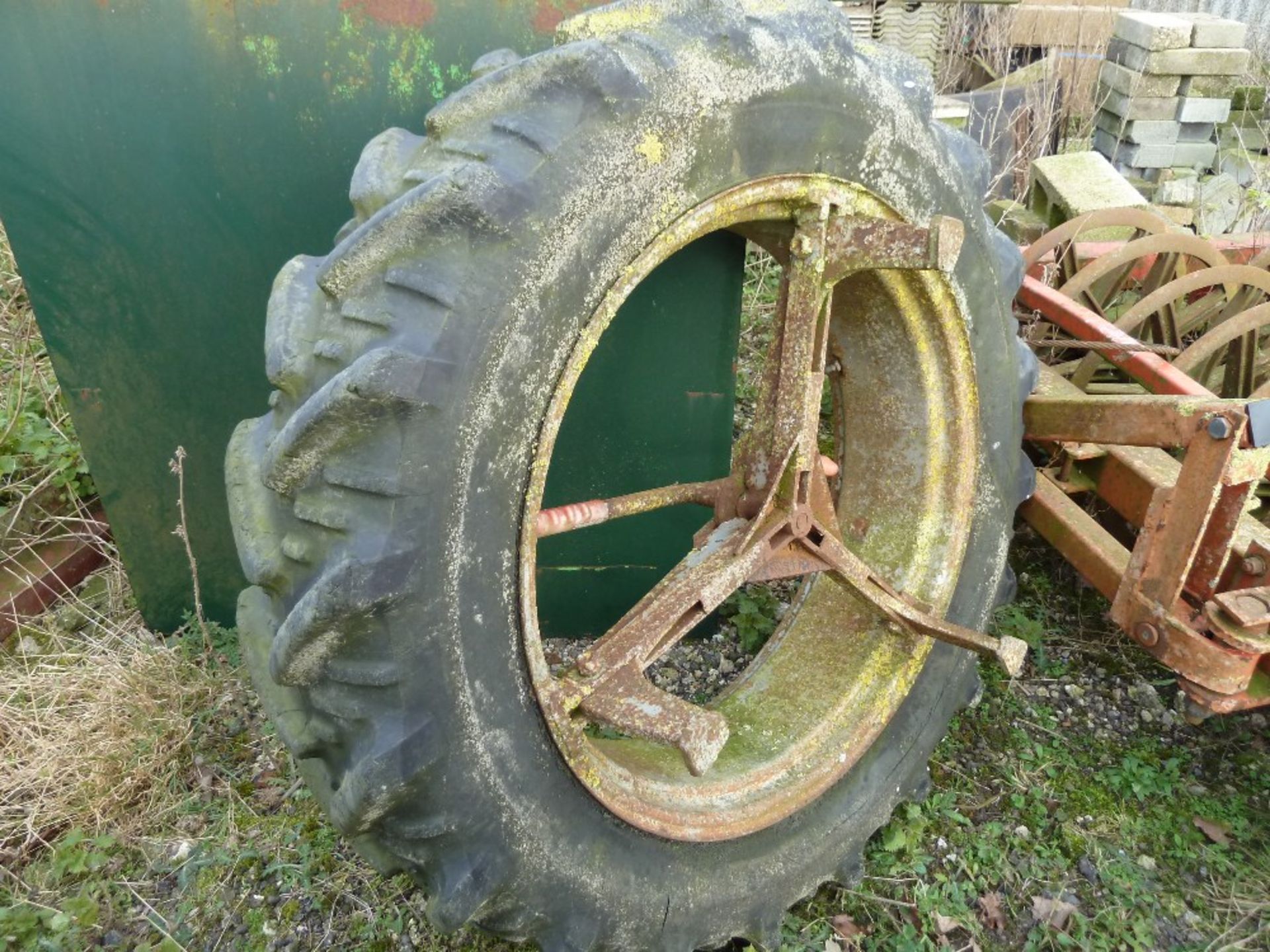 Pair of dual wheels to fit MF550.

Stored near Burston.