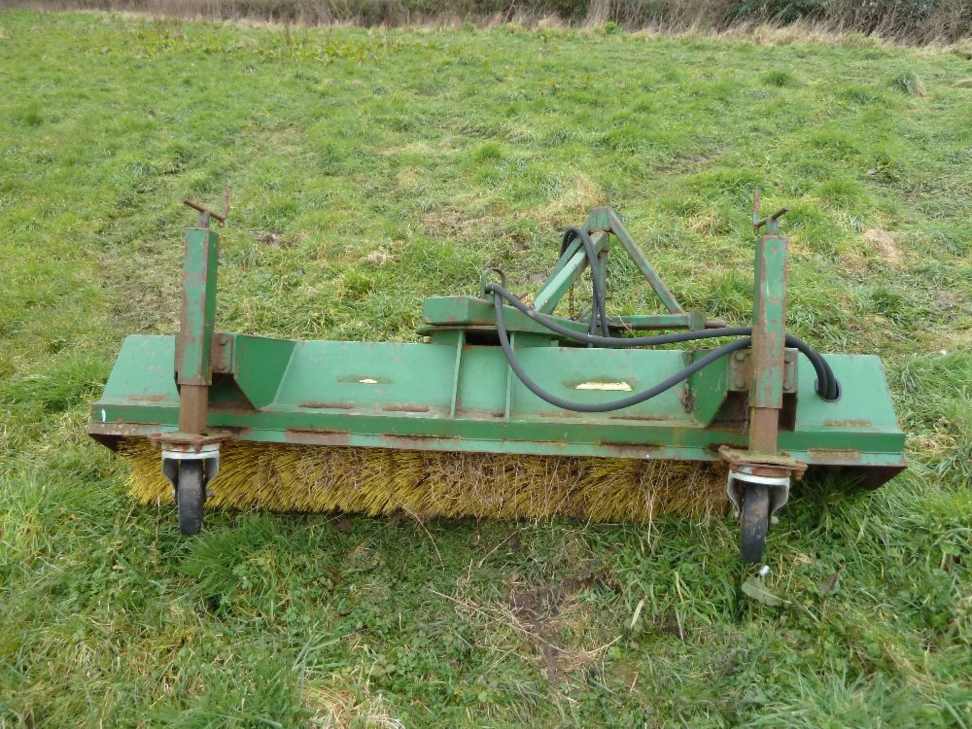 Gurney Reeve 3pt linkage mounted round sweeper, hydraulic driven, 6' working width, - Image 2 of 3