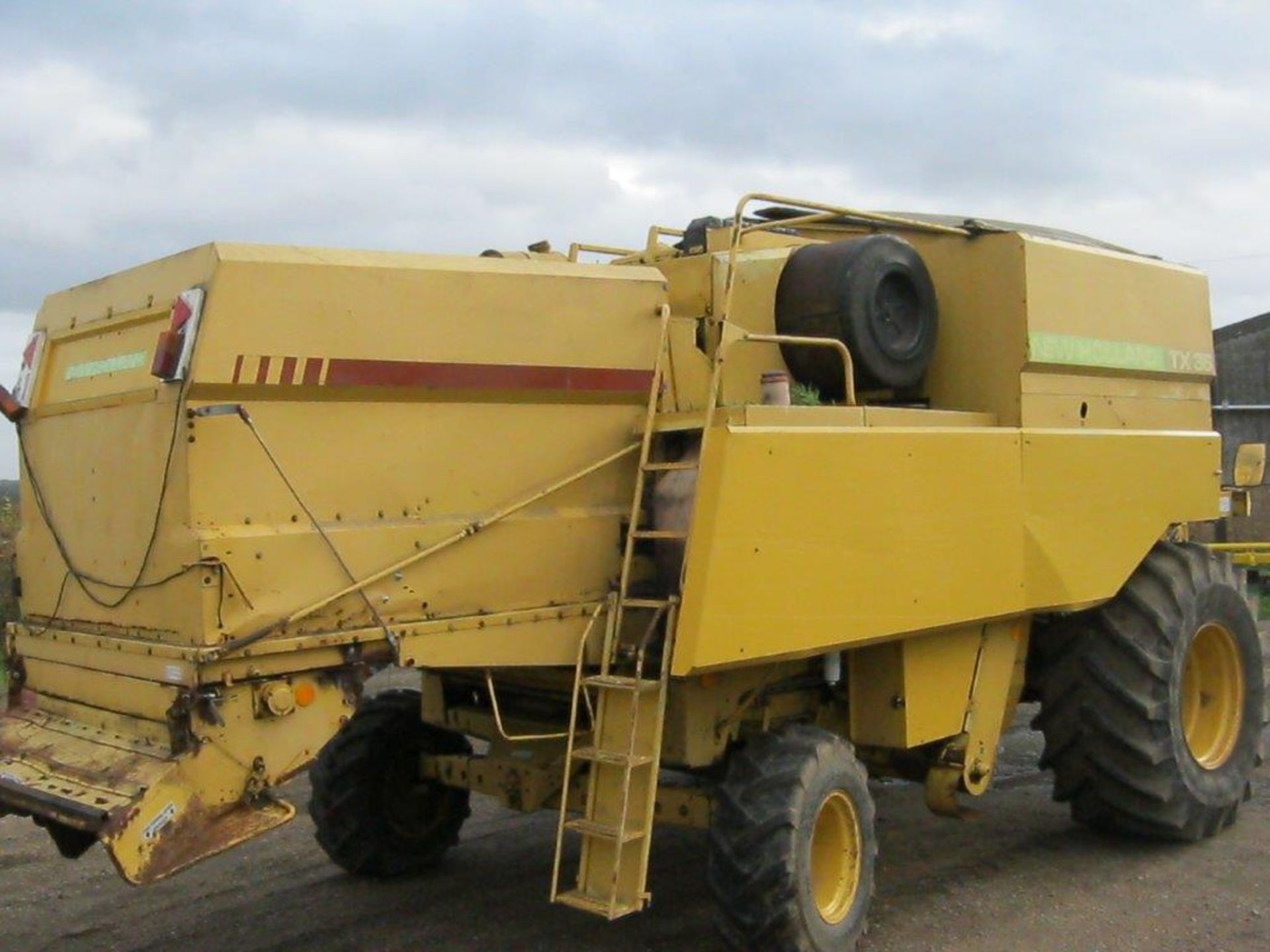 New Holland TX36sl, 1993, 3500 hours, self levelling sieves, hydrostatic drive, straw chopper, - Image 9 of 10