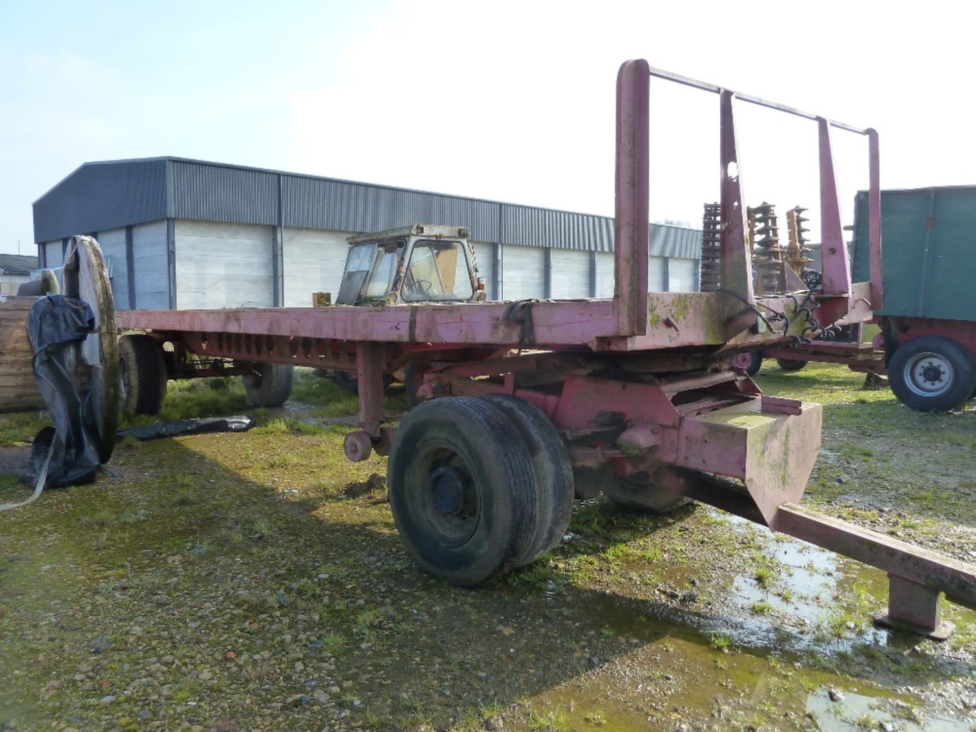 30' flat trailer, front bogie, rear single axle sprung, floor requires attention, - Image 2 of 4