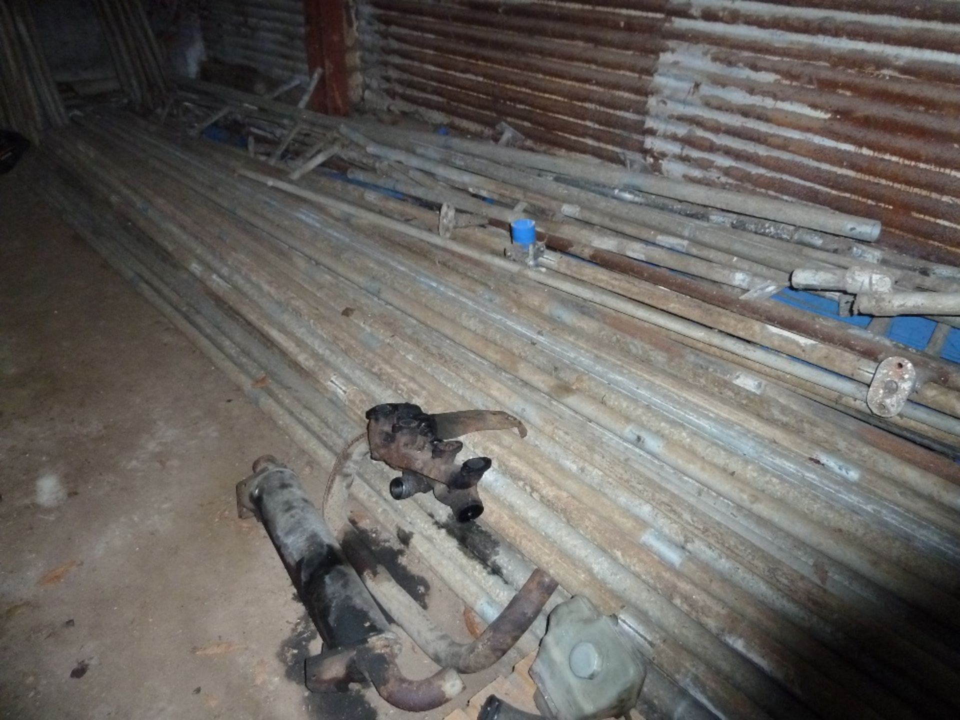 Cubicle railings and fittings approx. 160, galvanised plus top rails. Stored near Lowestoft. - Image 4 of 4