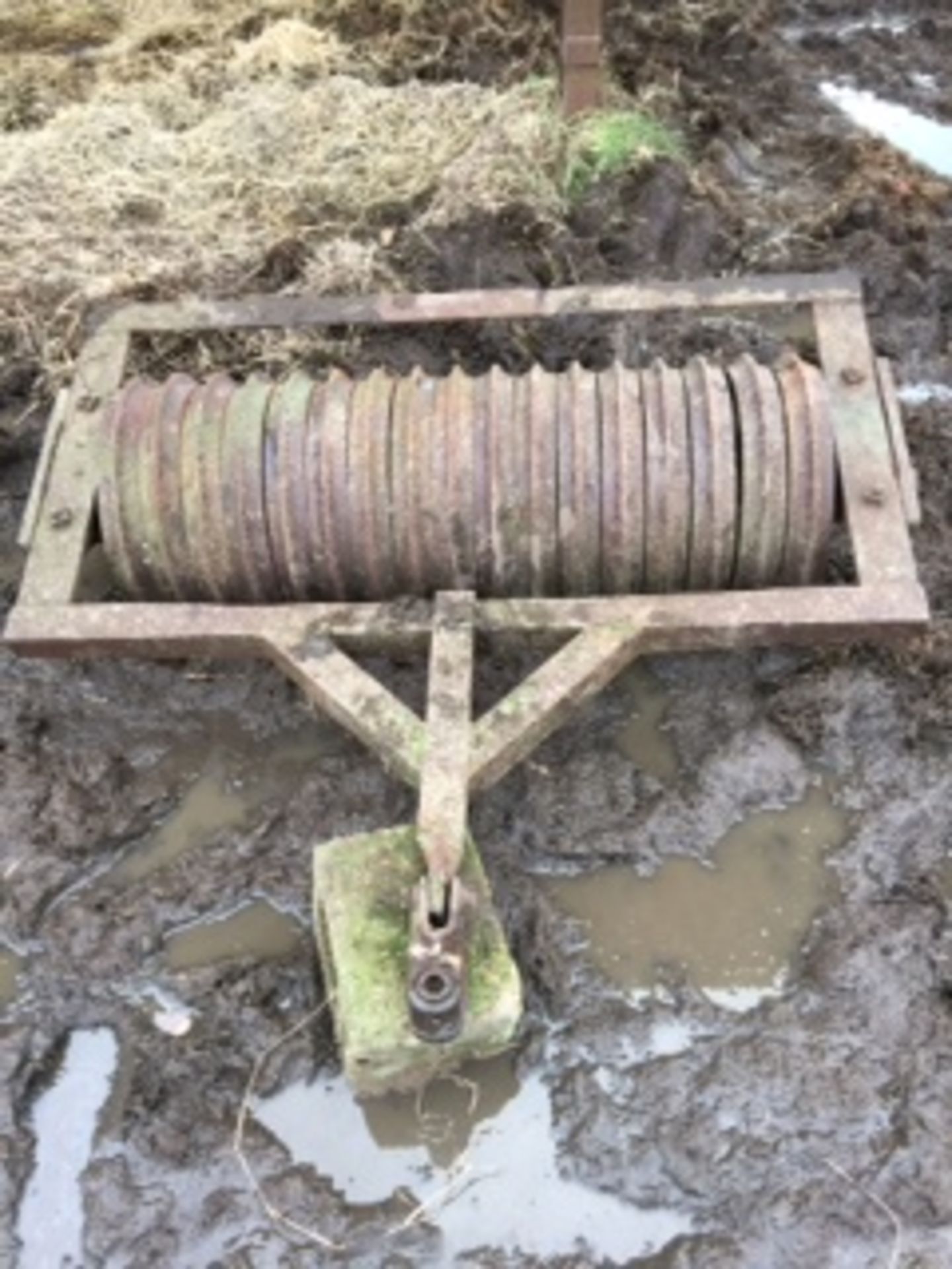 Ribbed roller 5 by 4. Stored near Sea Paling.