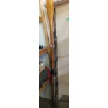 A pair of oars, length 90",