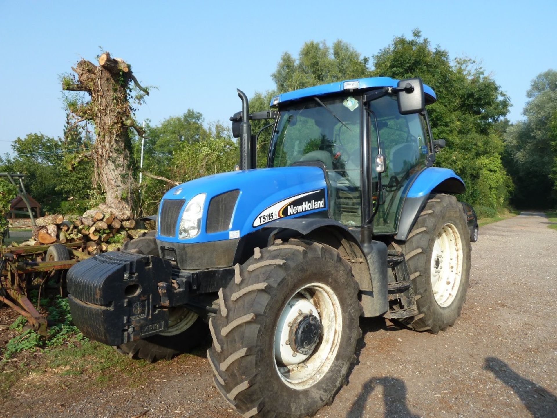 New Holland TS115A, ET04 TNL, front wafer weights x 18 45KG, 3,017 hrs, creeper box 40K, 1 owner,