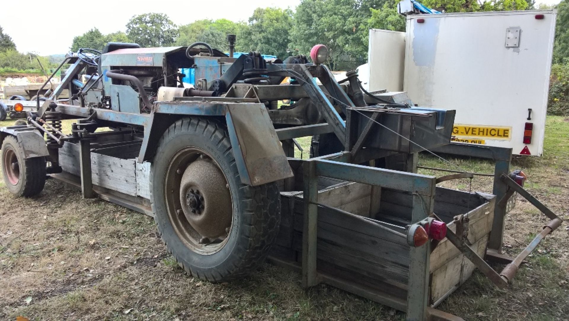 Stanhay Orchard tractor for self-loading apple boxes, powered by a Landrover 2. - Image 2 of 7
