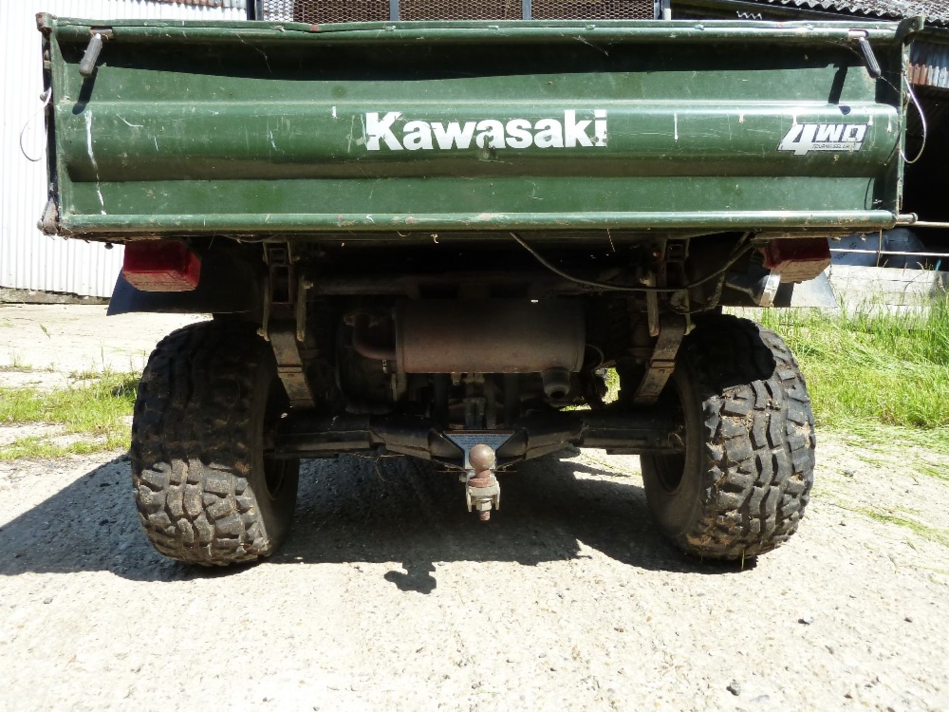 Kawasaki Mule 3010 Diesel 4WD, Roll Cage, manual tipping buck, showing 3400 hrs, seat ripped, - Image 6 of 8