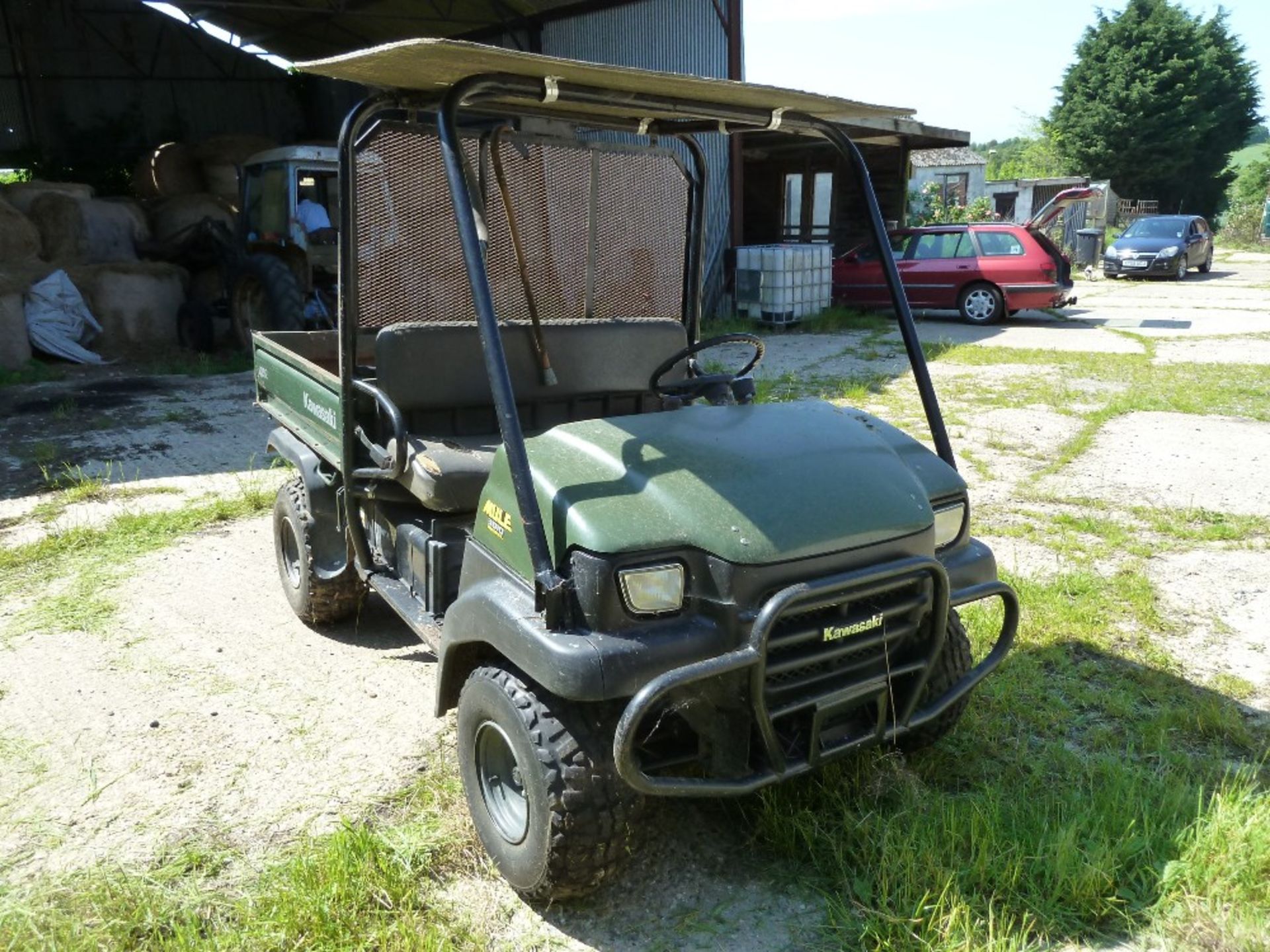 Kawasaki Mule 3010 Diesel 4WD, Roll Cage, manual tipping buck, showing 3400 hrs, seat ripped,