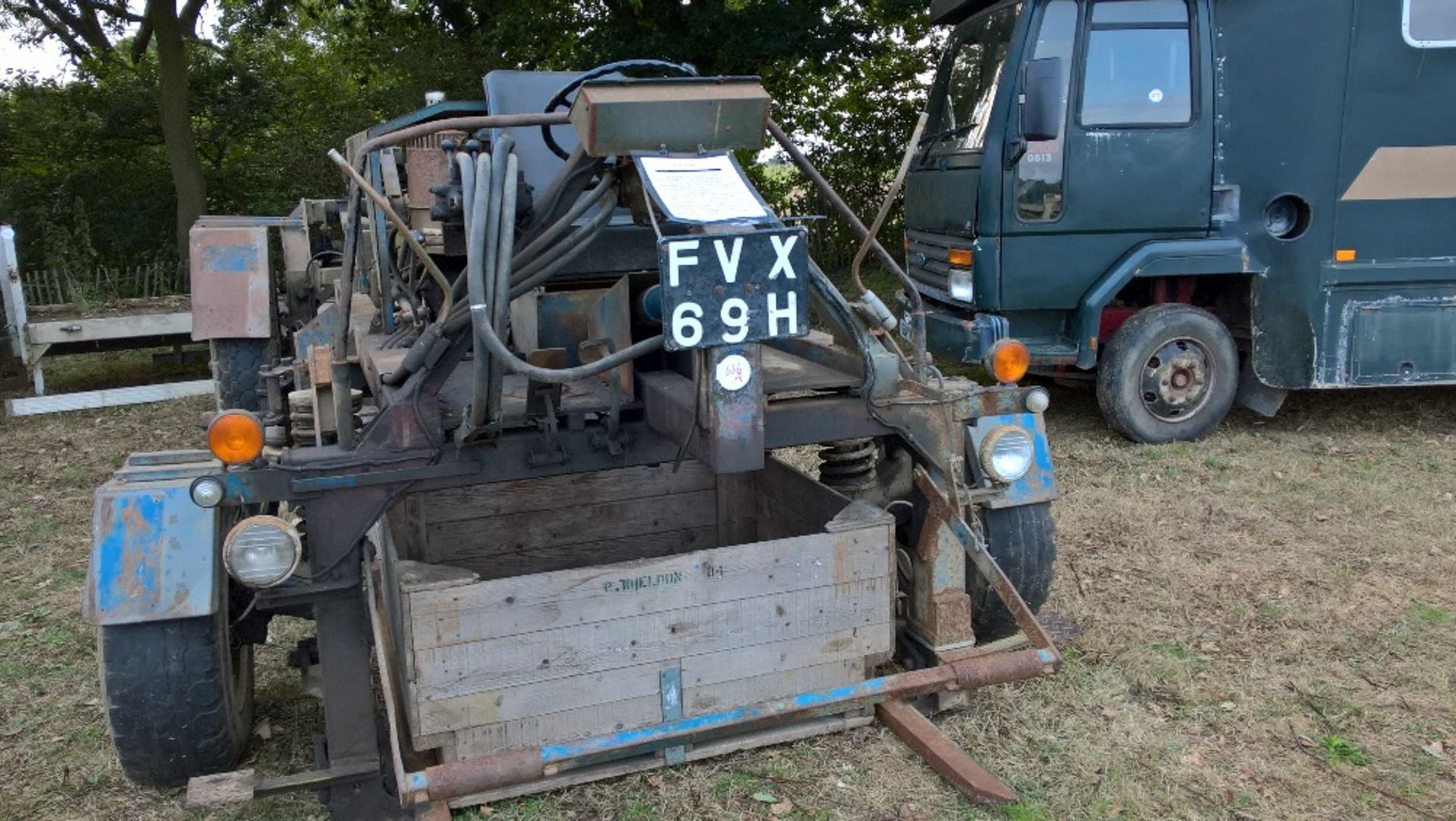 Stanhay Orchard tractor for self-loading apple boxes, powered by a Landrover 2. - Image 5 of 7