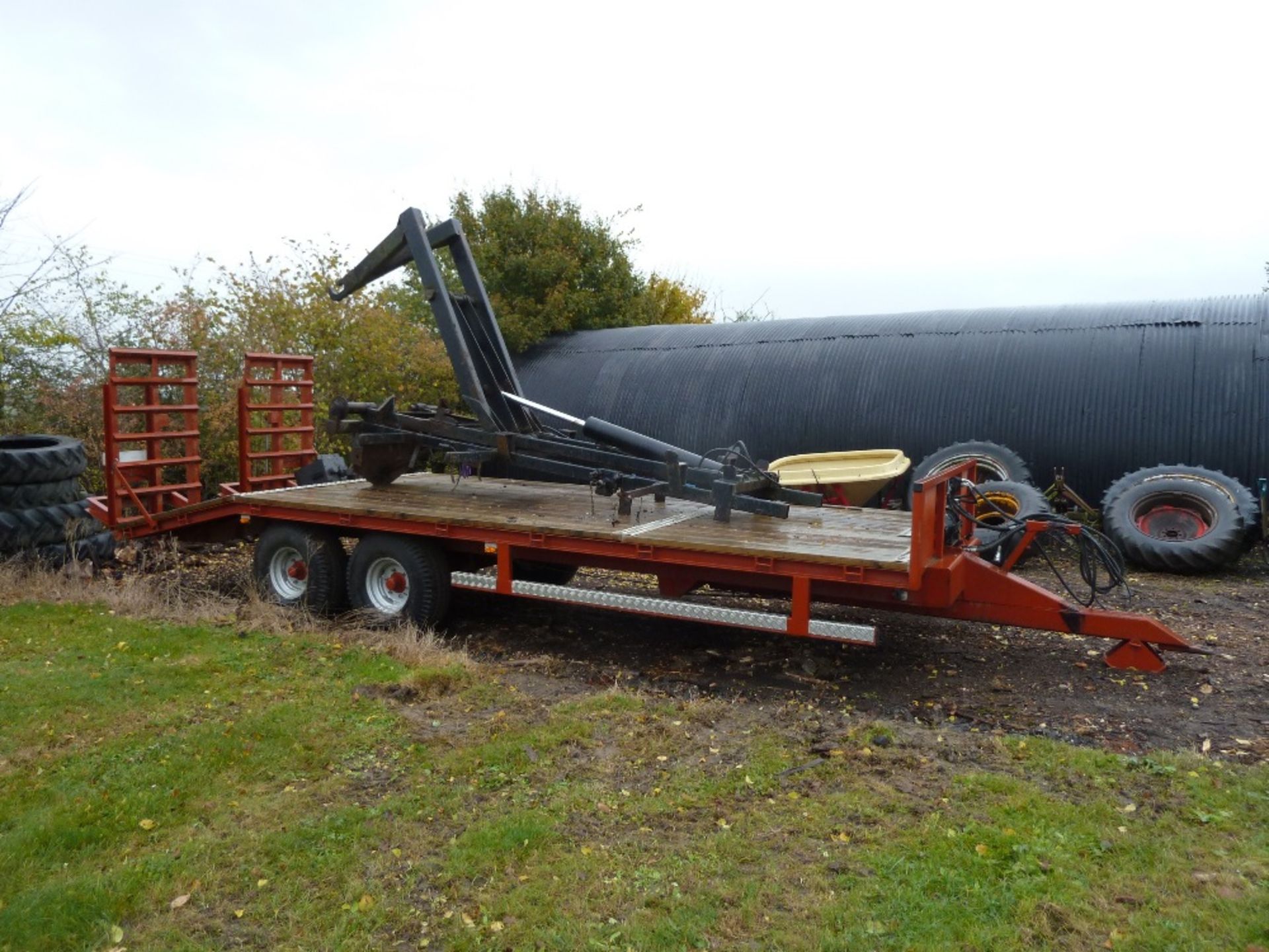 Twin axle low loader, hydraulic ramps, beavertail, 12.5/80/15. - Image 2 of 7