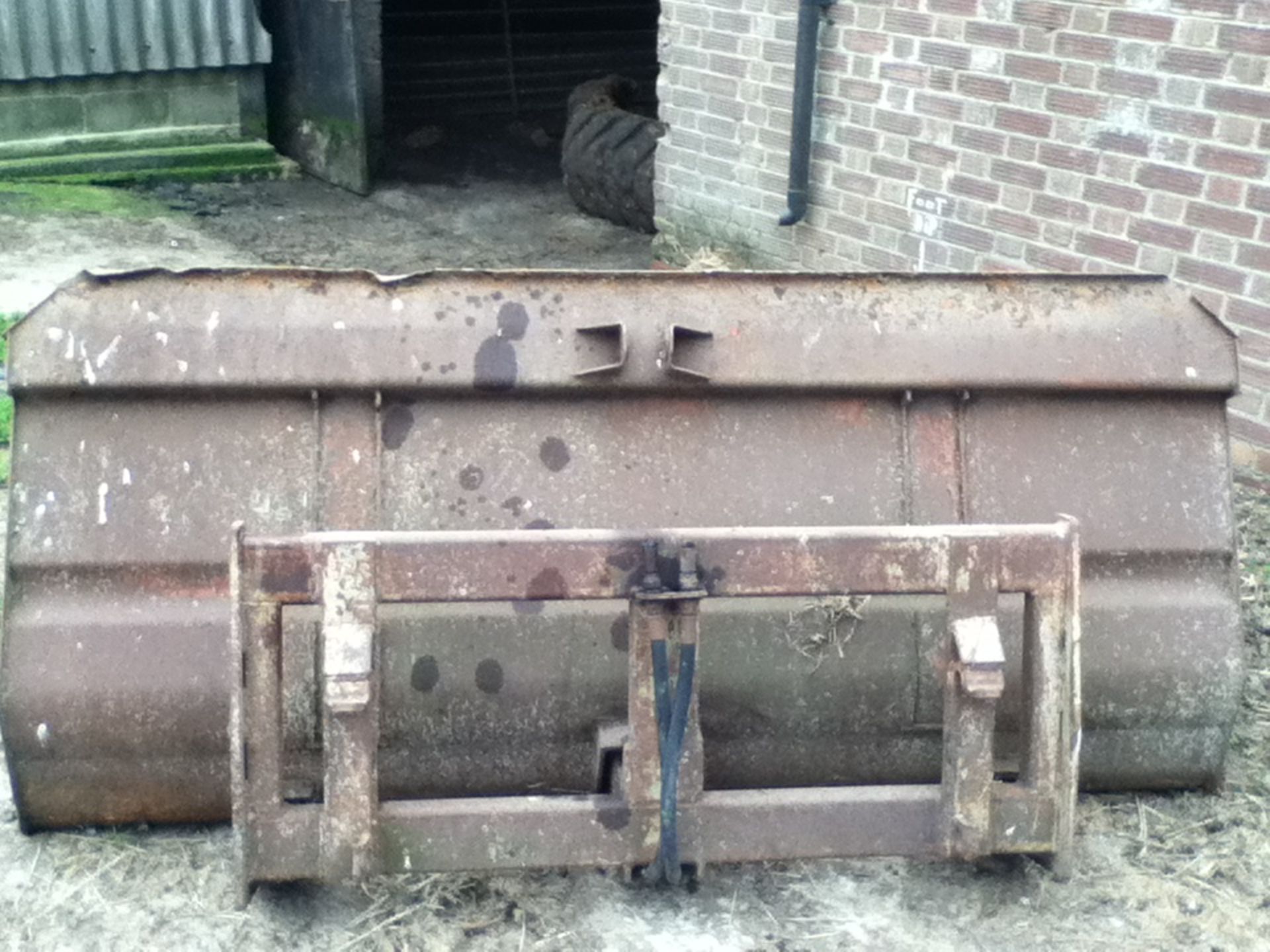 Tip toe bucket, needing floor repairs. Stored near Sea Palling. - Image 2 of 2