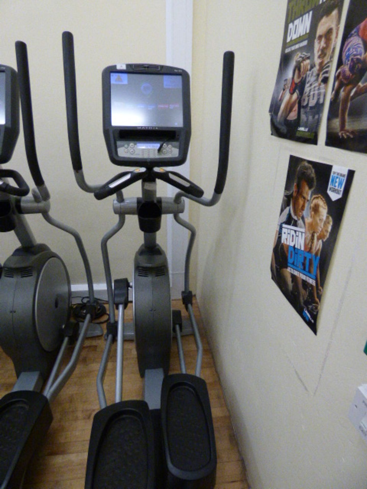 *Matrix elliptical trainer model e5xc with touch screen display, Ipad and Ipod Dock