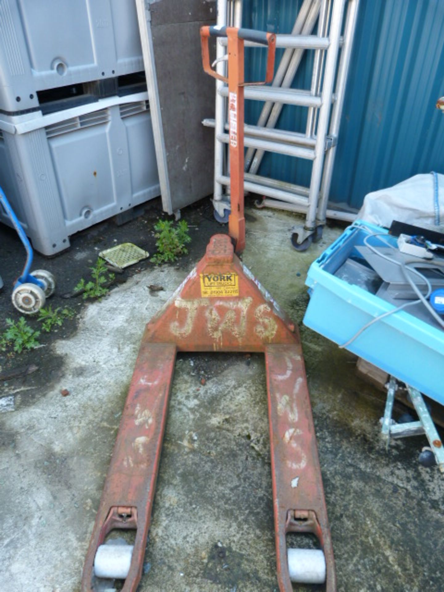 *BT Lifters Pallet Truck