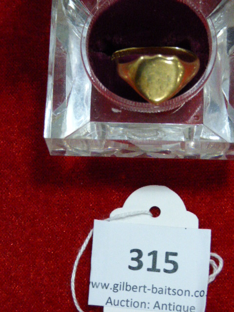 Eighteen Carat Signet Ring (Weight Approx 5g)