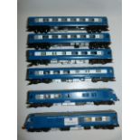 Bachmann Midland Pullman Passenger Train With Four Passenger Carriages with DCC Onboard
