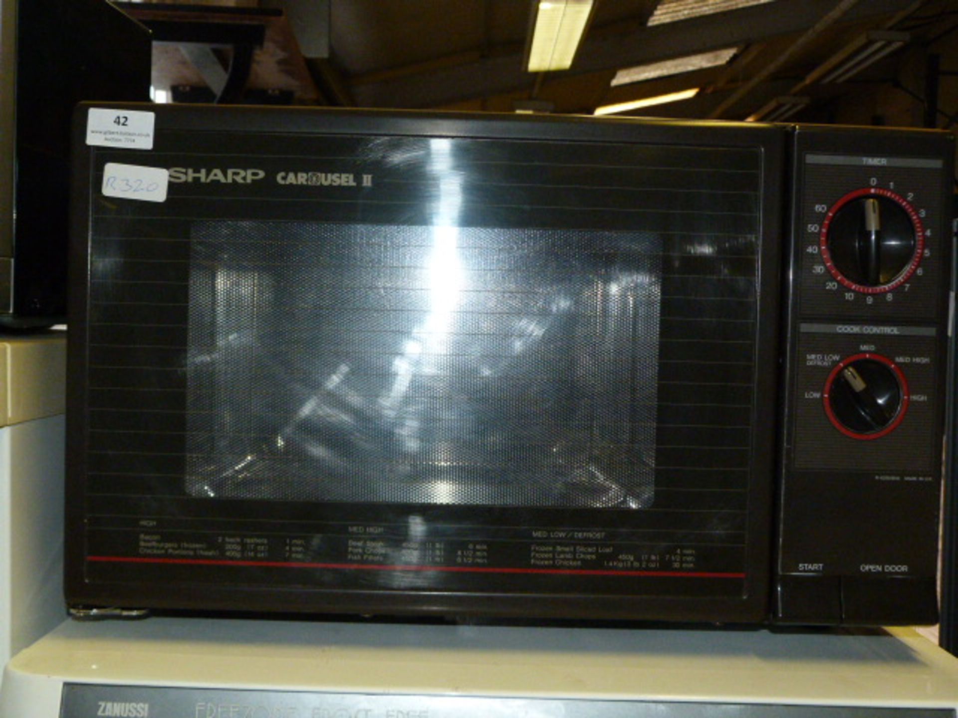 Sharp Carousel II Microwave Oven