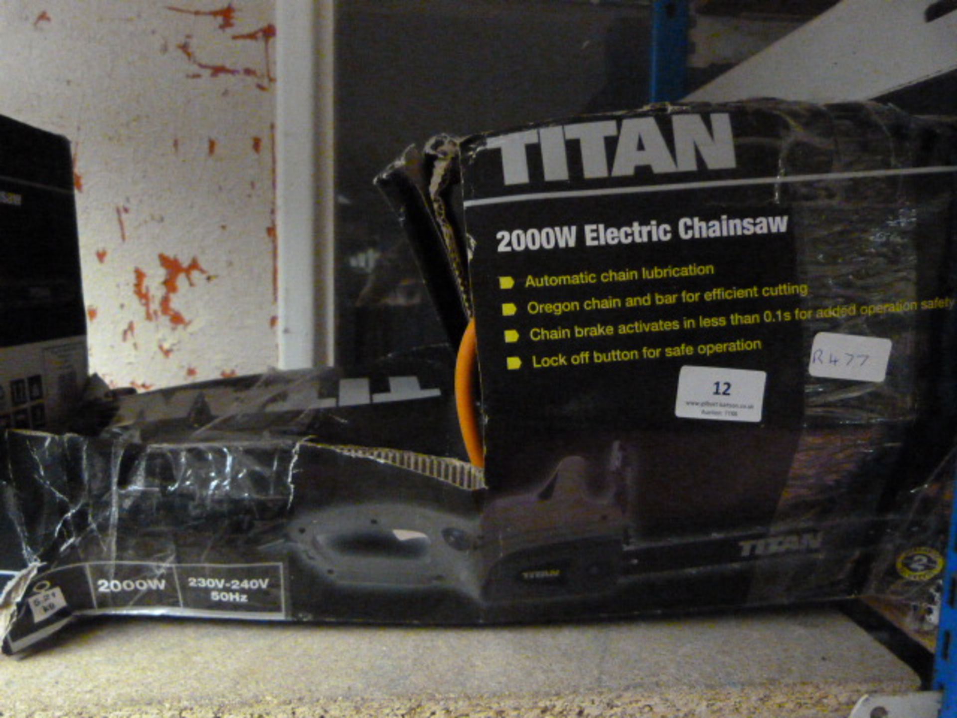 *Titan 2000w Electric Chainsaw