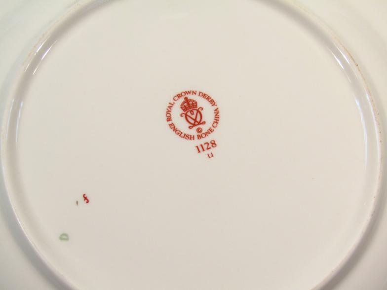 A Royal Crown Derby Imari pattern dinner plate, no. 1128, printed marks beneath, 28cm dia - Image 2 of 2