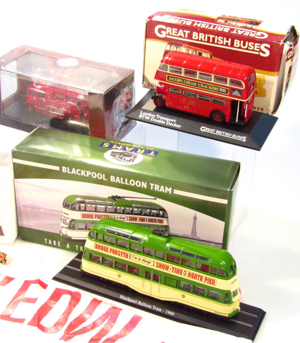 Various die-cast vehicles, to include collectable model locomotives, Duchess of Sutherland LMS, 29. - Image 2 of 3