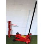 A Rolson 3.5 tonne hydraulic jack and a Sealey vice mounted metal folder.