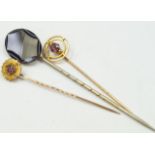 A Victorian agate set stick pin, and two other examples, (3).