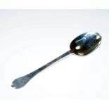 A William & Mary trefid spoon, William Scarlett, London assay, 1.57oz.