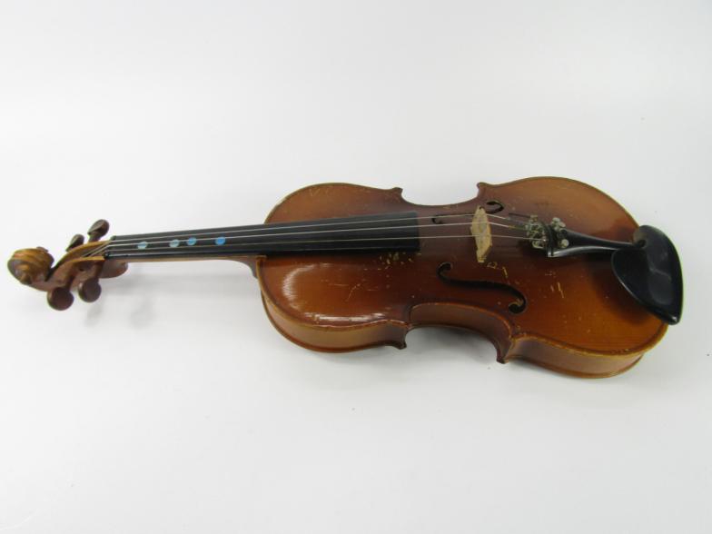 A Chinese Lark violin with bow, cased. - Image 2 of 7