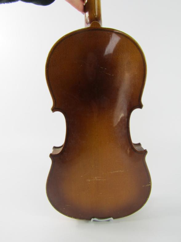 A Chinese Lark violin with bow, cased. - Image 4 of 7